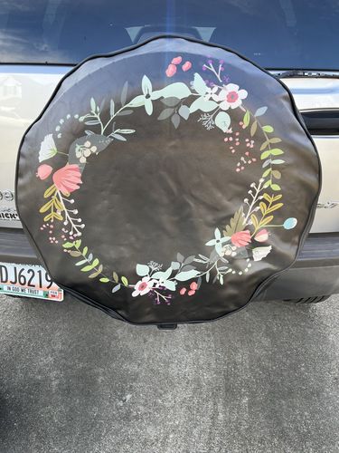 Customer photo review of Floral Wreath Spare Tire Cover