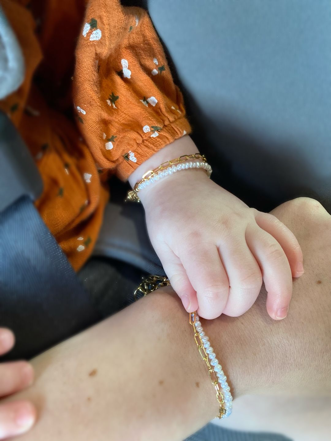 Customer photo review of Mini Freshwater Pearl Mom + Mini Bracelet Set (2MM Beads)