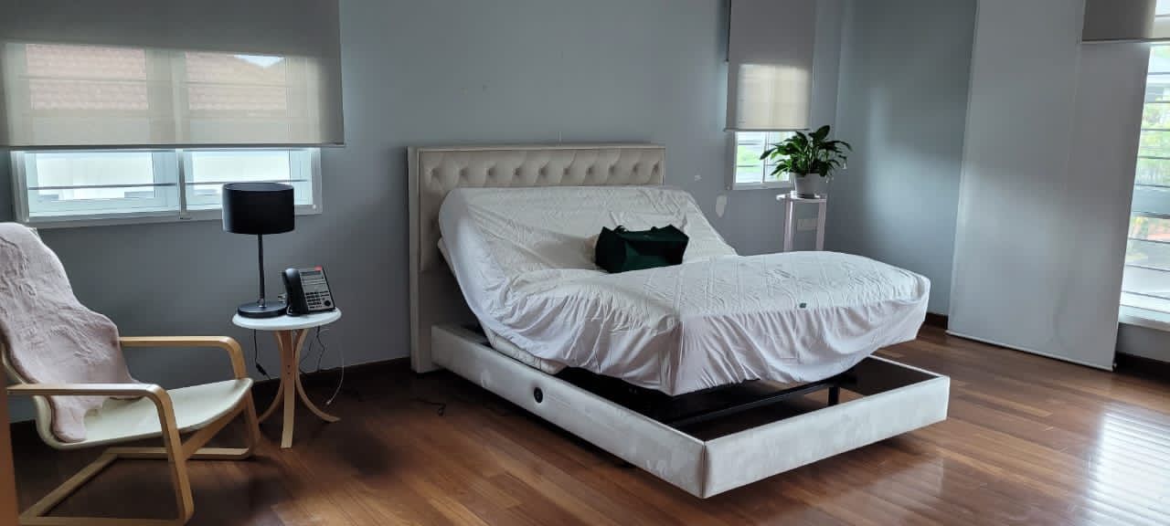 Customer photo review of Oxford Adjustable Bed IV