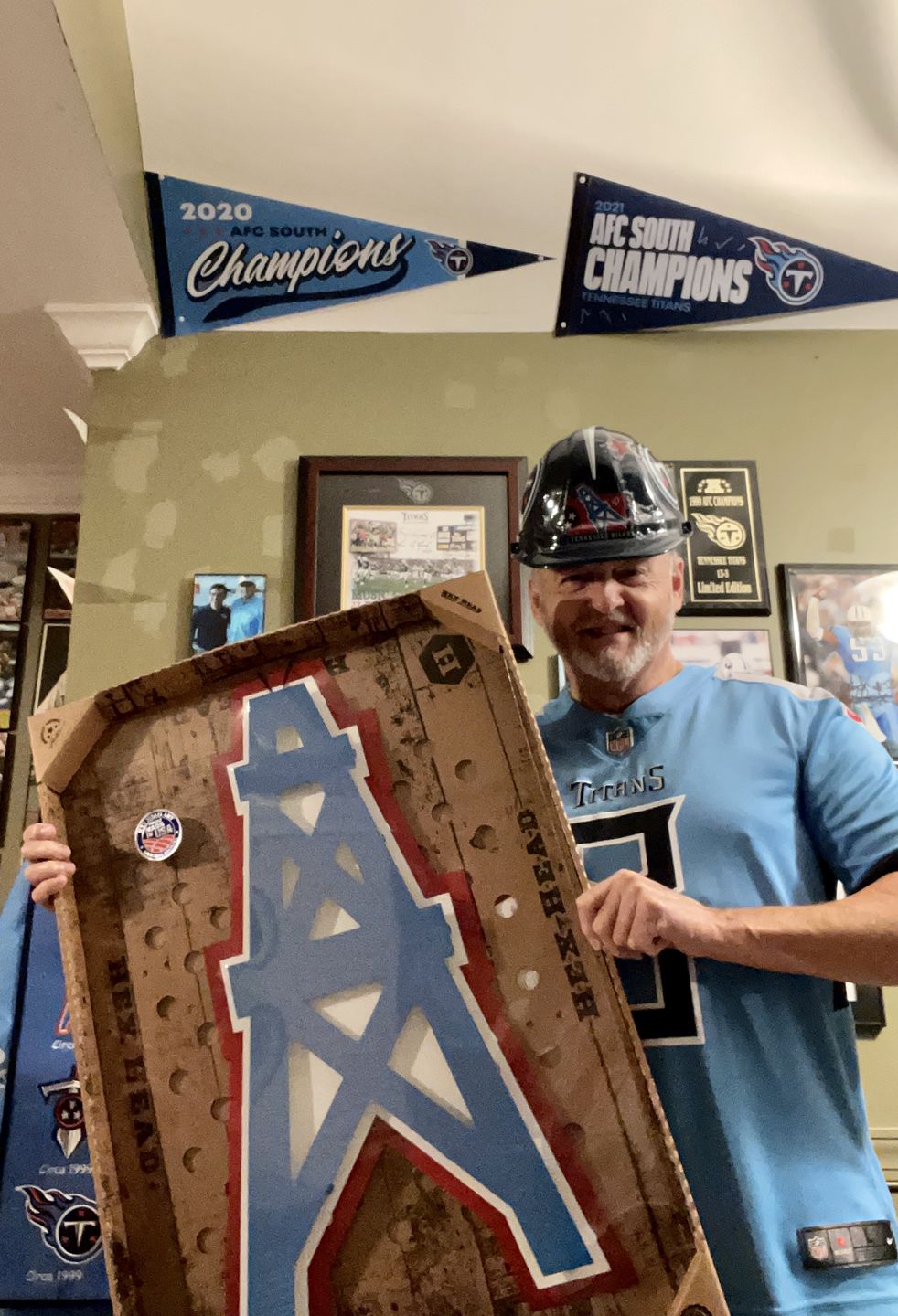 Customer photo review of Tennessee Titans "Oilers 1980" 3D Vintage Metal Wall Art