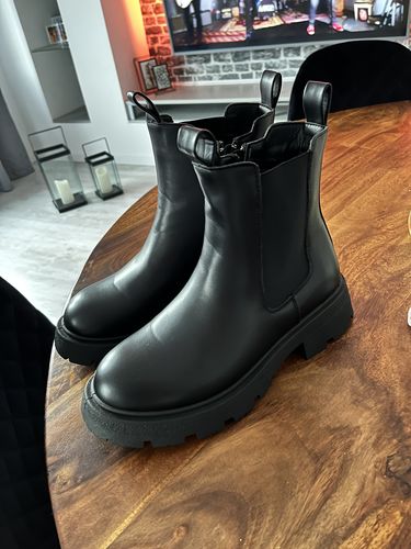 Customer photo review of Everyday Chelsea Boots