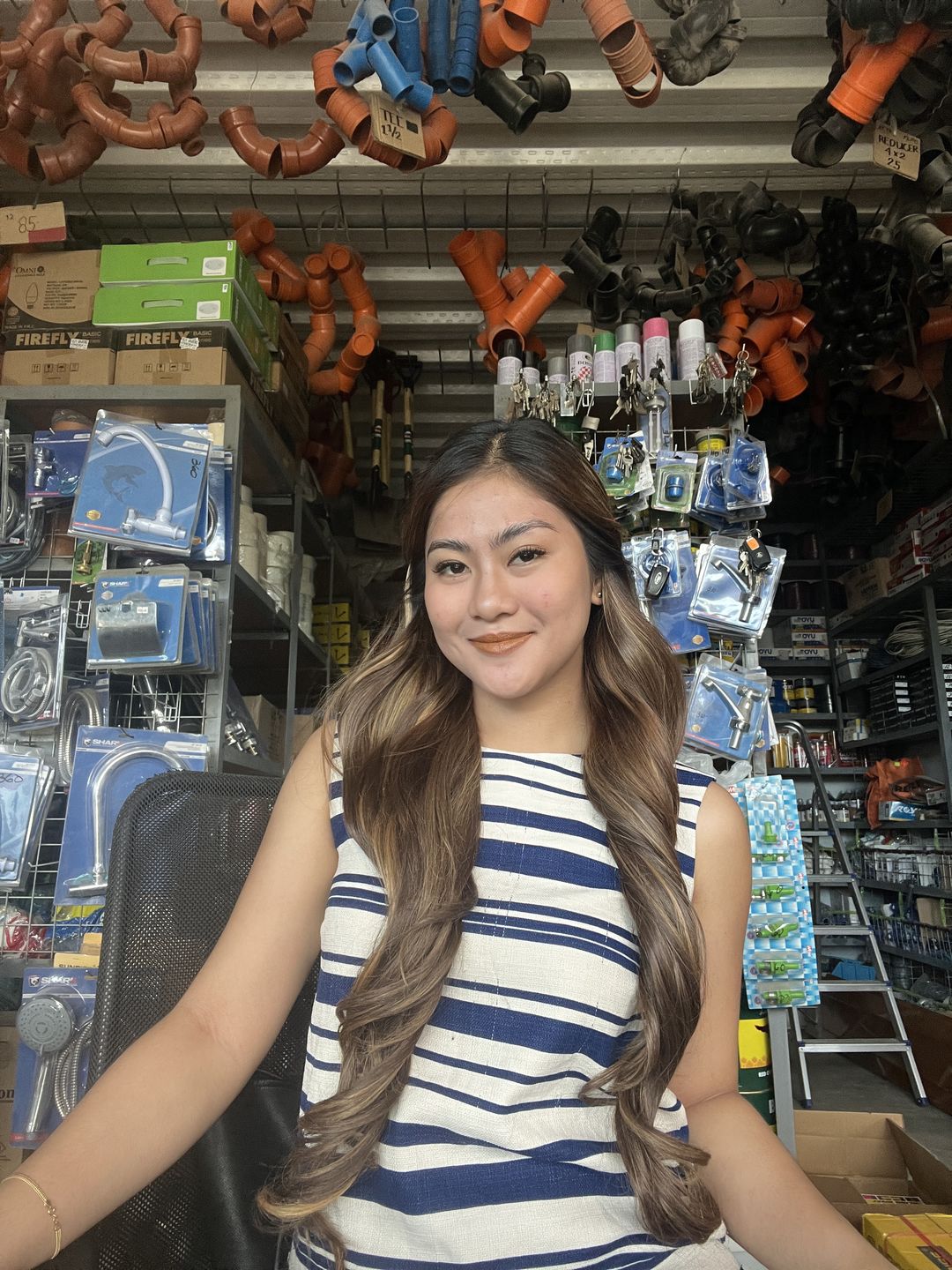 Customer photo review of 22" Bombshell Curls