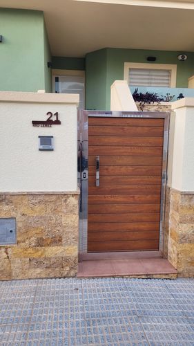 Customer photo review of Numero civico e testo sagomato modello Line 02 Acrilico