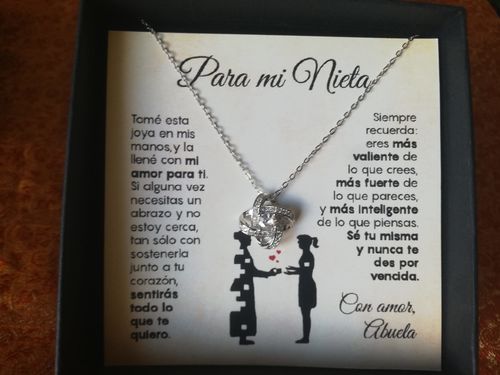 Customer photo review of Collar de nudo con tarjeta dedicatoria "Mi amor para ti" Abuela