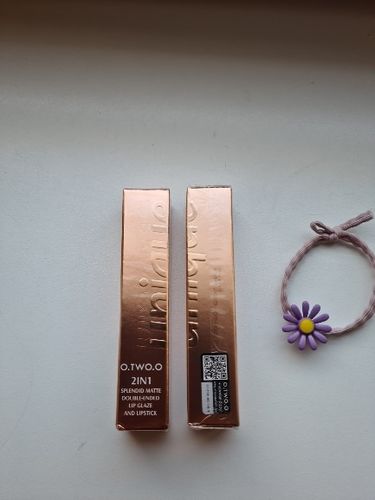 Customer photo review of O.TWO.O 2 IN 1 LIP GLAZE AND LIPSTICK