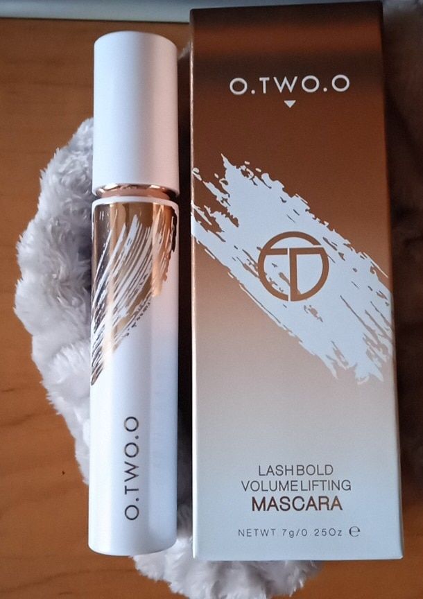 Customer photo review of O.TWO.O LASH BOLD VOLUME LIFTING MASCARA