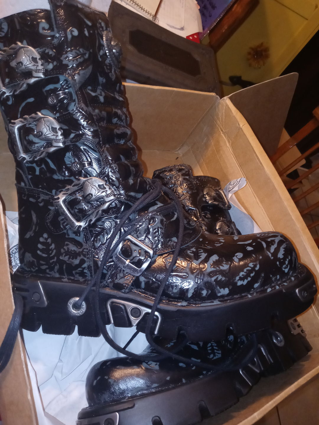 Customer photo review of Unisex Metallic Gothic Boots – M.391-S4-C