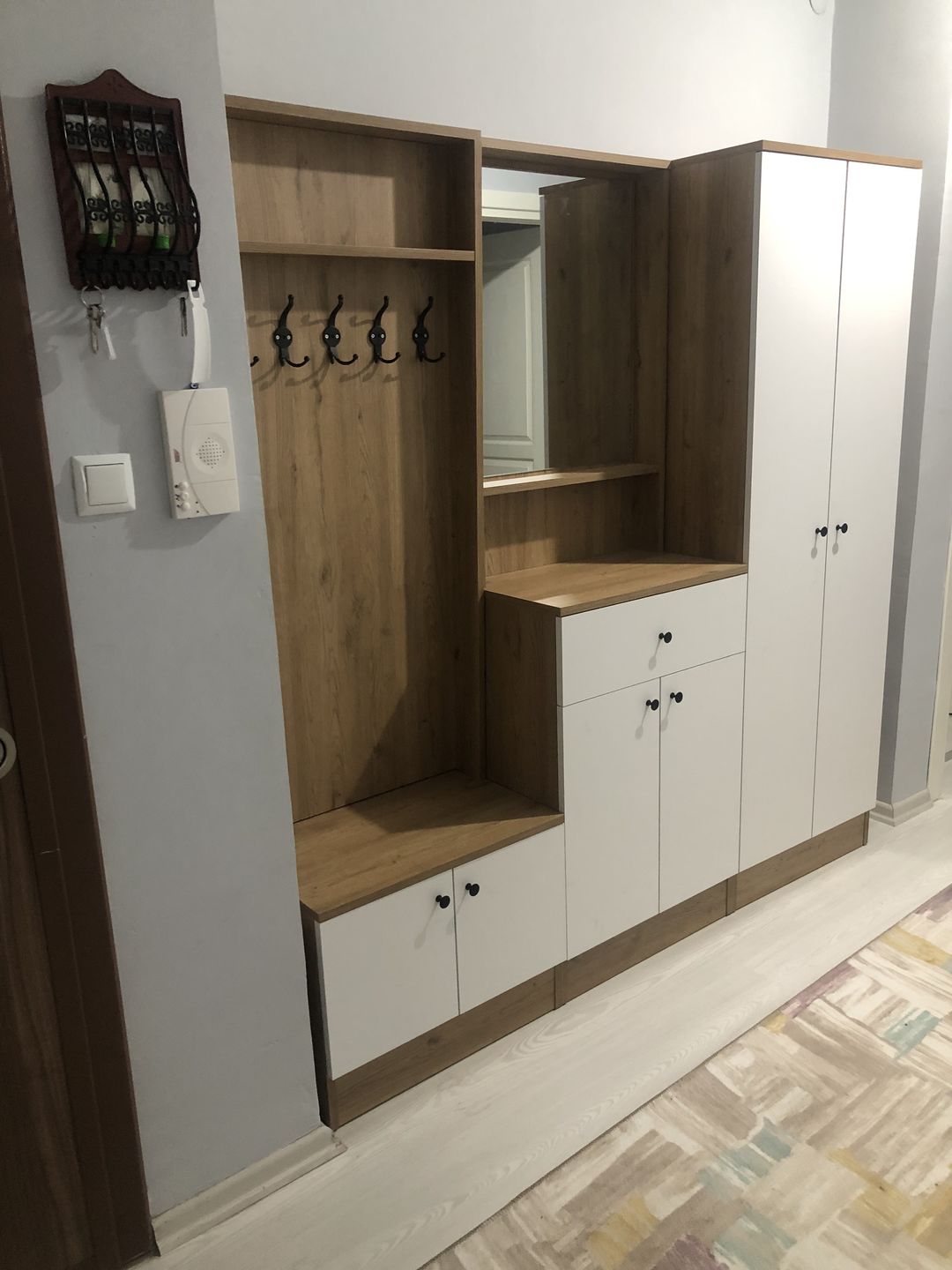 Customer photo review of Rani P6 Modern Çekmeceli Aynalı Raflı Portmanto Ayakkabılık Vestiyer Sepet Ceviz - Beyaz M2