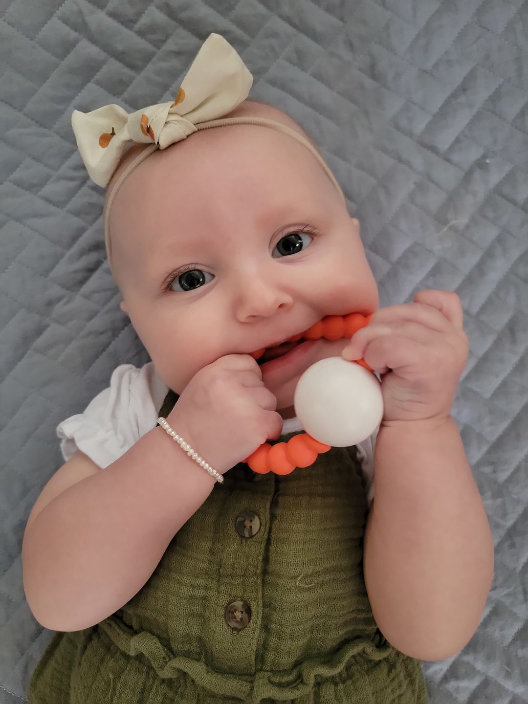 Customer photo review of Mini Freshwater Pearl Mom + Mini Bracelet Set (2MM Beads)