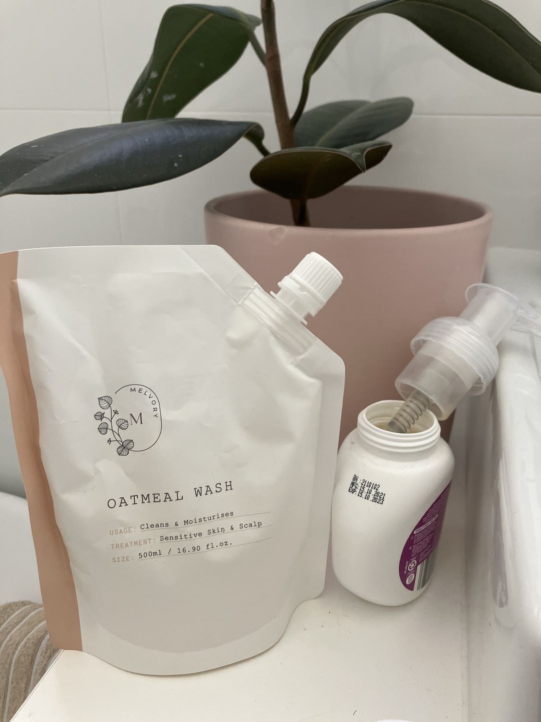 Customer photo review of Oatmeal Moisturising Wash Refill