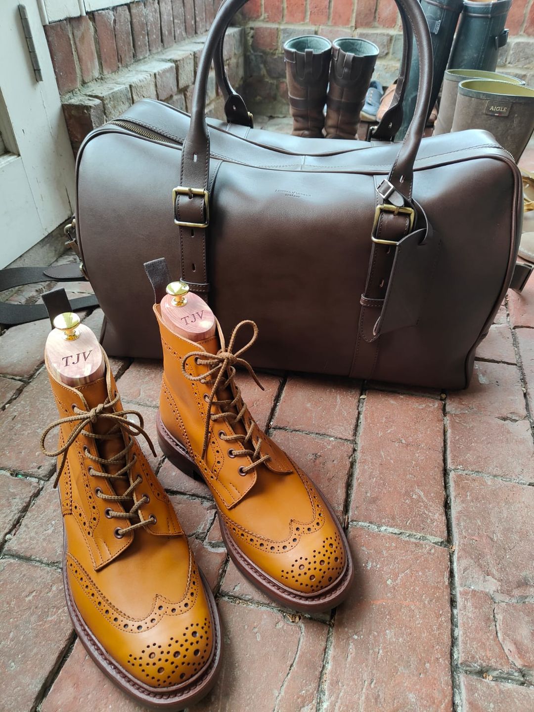 Customer photo review of Saphir Medaille D'or 1925 Shoe Cream