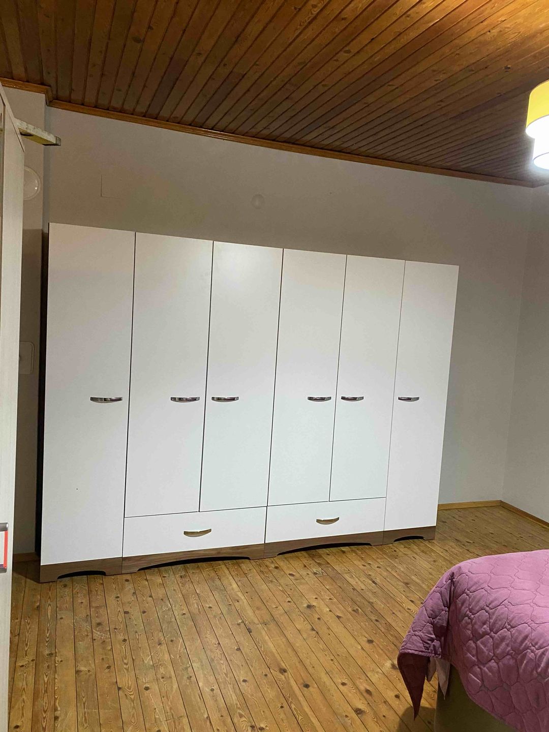 Customer photo review of Rani F4 Geniş Gardırop Elbise Dolabı 6 Kapaklı 2 Çekmeceli 12 Raflı 2 Askılı Tek Modül Minyatür Ceviz - Beyaz