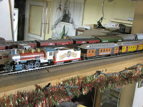 Customer photo review of Bachmann 53701 RINGLING BROS. & BARNUM & BAILEY - USRA 0-6-0 HO, HO Scale