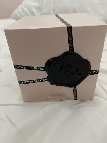 Customer photo review of Viktor & Rolf Flowerbomb EDP 100ml