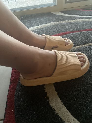 Customer photo review of The Cushy Slides™