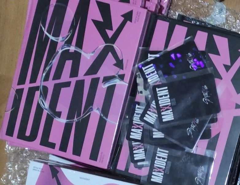 Customer photo review of STRAY KIDS - 7TH MINI ALBUM MAXIDENT STANDARD EDITION
