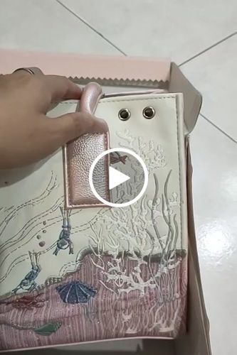 Customer video review of Artbook Medium - Seabed Shoulder Bag