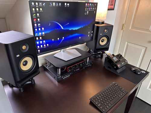 Customer photo review of PEDAL STAND 6 x 6 inch Perfect Foam Angle for UA Apollo Twin Audio Interface FX Pedals