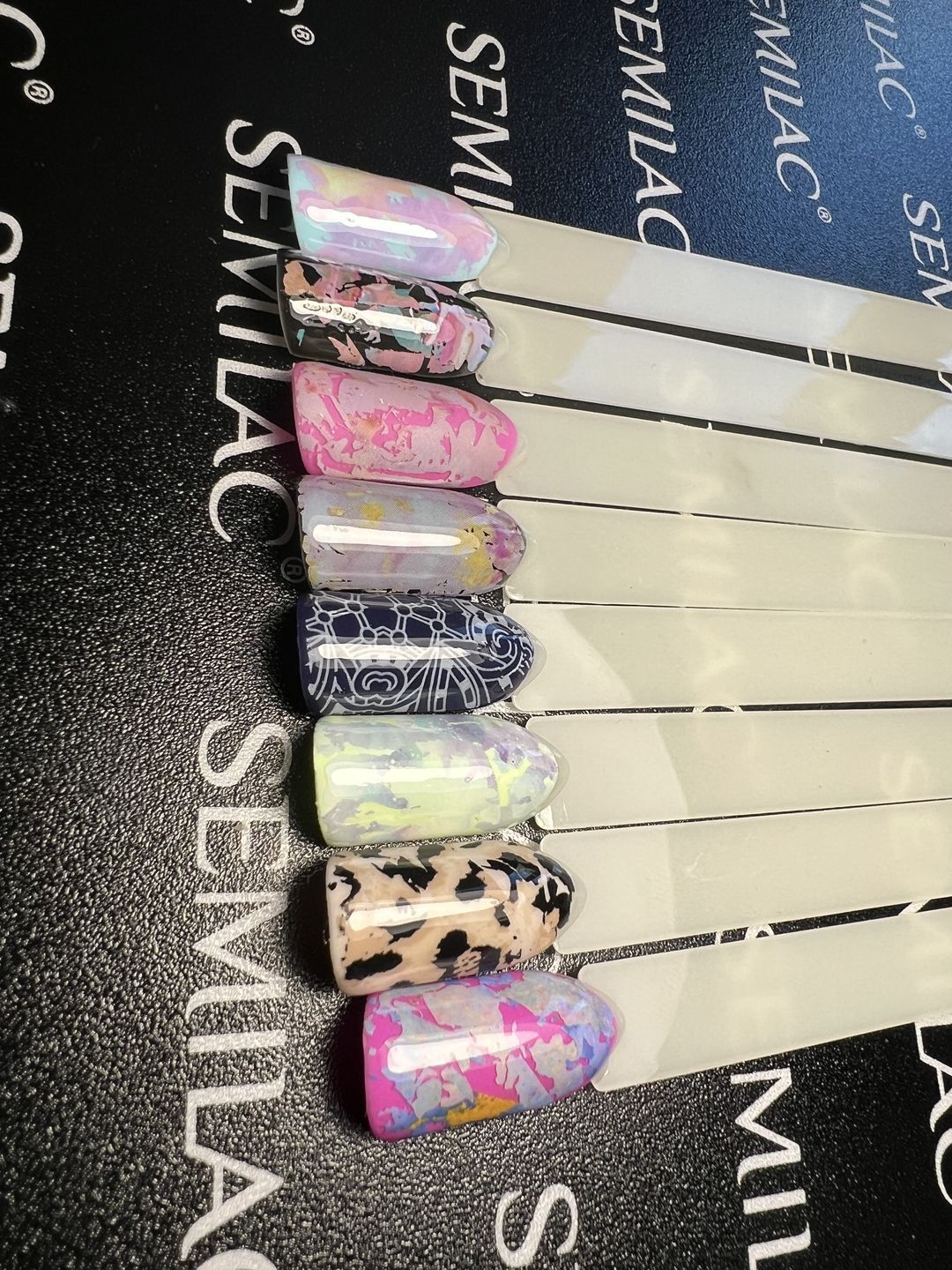 Customer photo review of Semilac Nail Transfer Foil Rainbow Marble 08