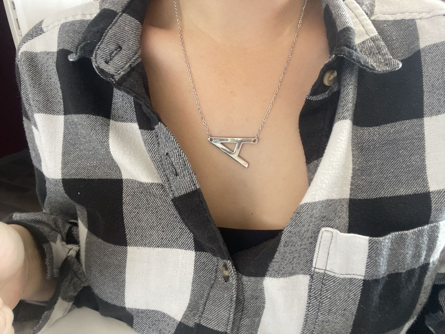 Customer photo review of Collier personnalisé Initiale (Lettre Majuscule)