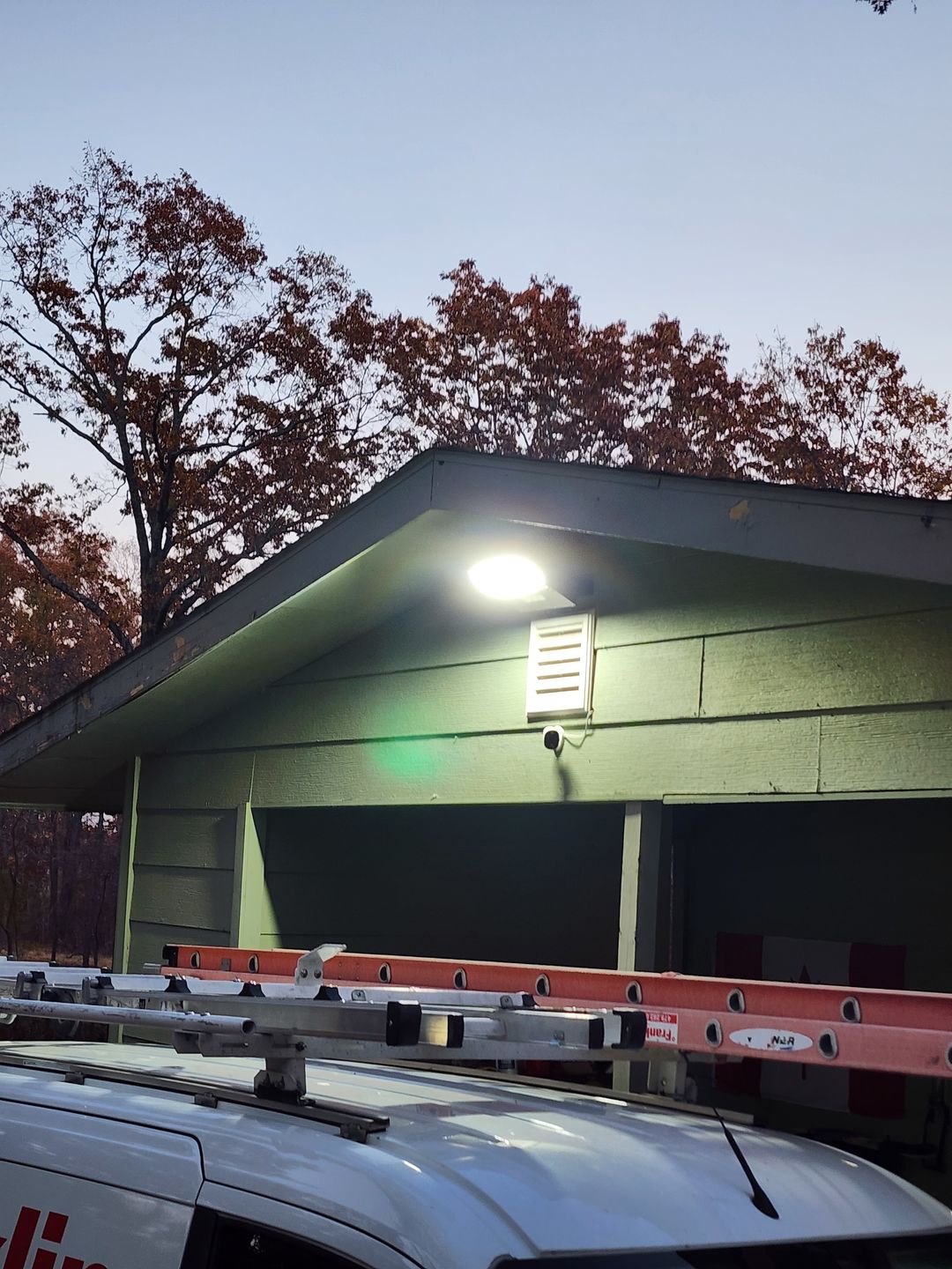 Customer photo review of 150 Watt LED Flood Light, 5700K, AC120-277V, Bronze, Dimmable, Outdoor Lighting, IP65 Waterproof LED Security Area Lights for Yard, Parking Lot, Playground & Stadium Lights