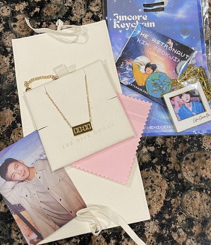 Customer photo review of BTS 00:00 Necklace