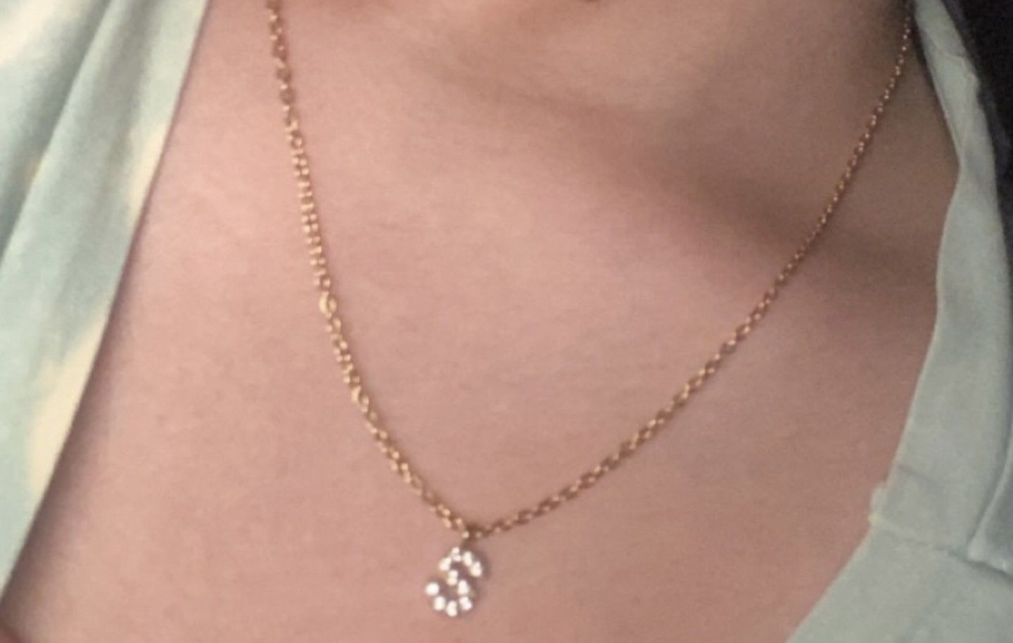 Customer photo review of Filigran Letter Halskette | 18K vergoldet