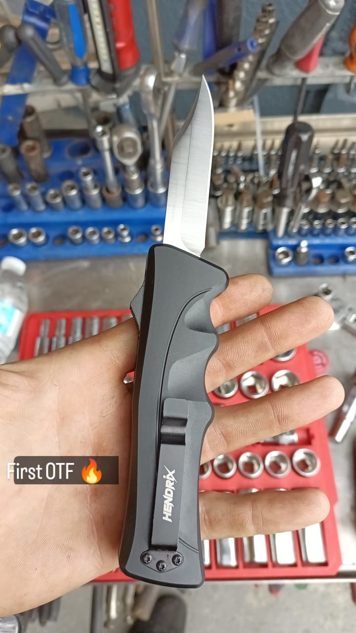 Customer photo review of Black D2 Clip Point Mamba Hendrix OTF