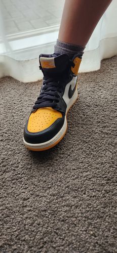 Customer photo review of Nike Air Jordan 1 Retro High OG 'Taxi Yellow Toe' Women's (GS)