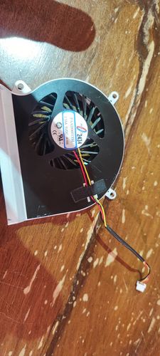 Avis photo d'un client sur Ventilateur de CPU Fan 3Pin pour MSI GE60 Series