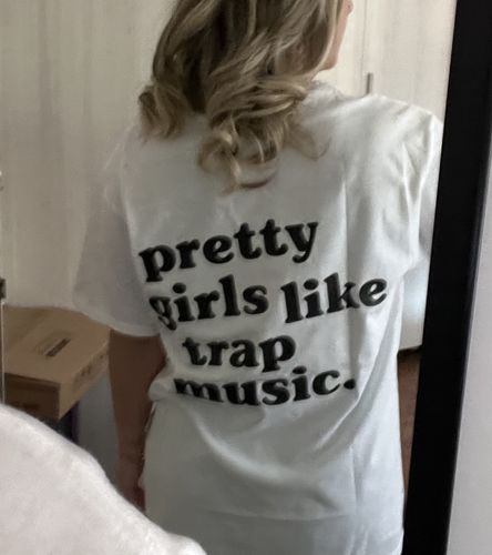 Customer photo review of T-Shirt Deltanove Pretty Girls