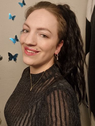 Customer photo review of Landgraf Letter Earring Crystal Bundle
