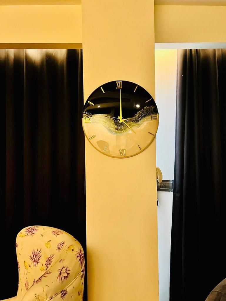Customer photo review of Ticking Thunder Clock Regular Size 17.5 Inches (Royal Blue)