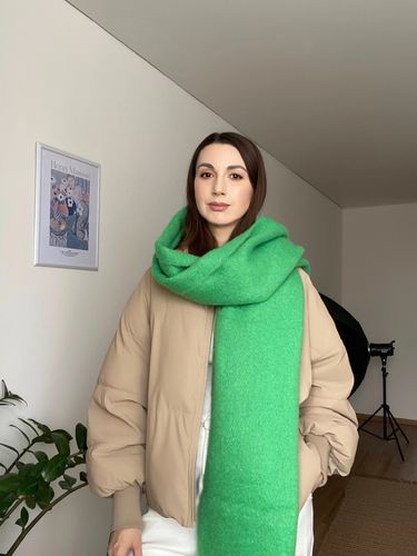 Customer photo review of Luxury Cashmere Thick Warm Solid Scarf