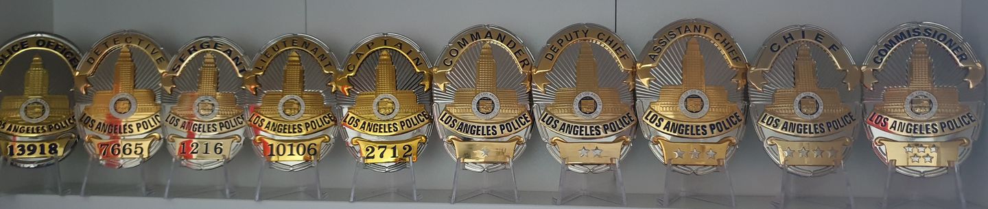 Customer photo review of LAPD Los Angeles Police Commissioner Badge Solid Copper Replica Movie Props With Five Stars