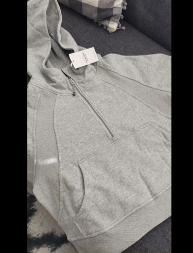 Customer photo review of Luxify Cropped Half Zip