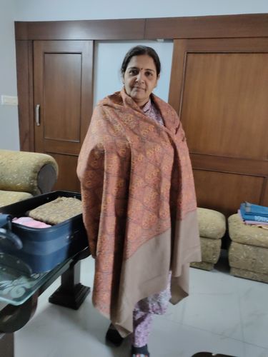 Customer photo review of Pashtush Womens Check Shawl, Ultra Soft And Warm, Fine Wool, Beige And Black
