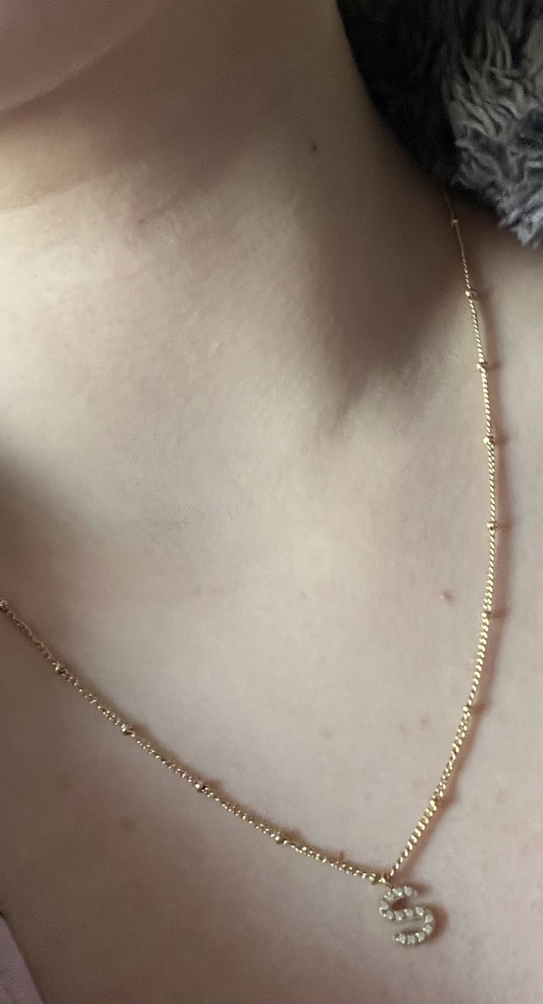 Customer photo review of Dots Letter Halskette | 18K vergoldet