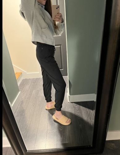 Customer photo review of Luxify Cropped Half Zip