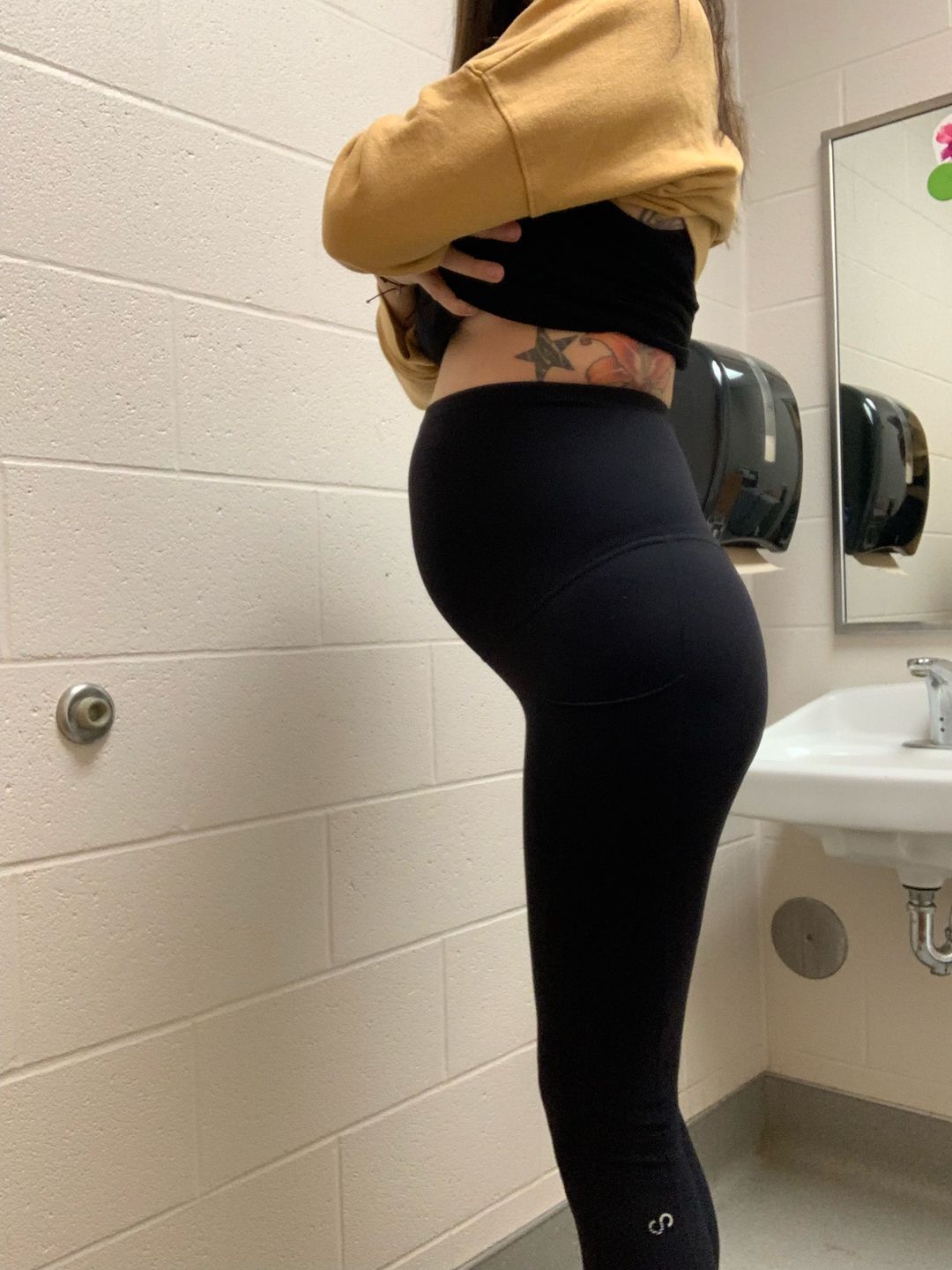 Customer photo review of NKD Maternity Leggings with pockets