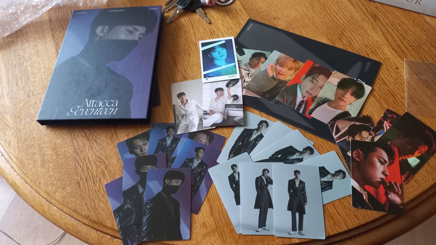 Customer photo review of SEVENTEEN - 9TH MINI ALBUM ATTACCA CARAT VER.