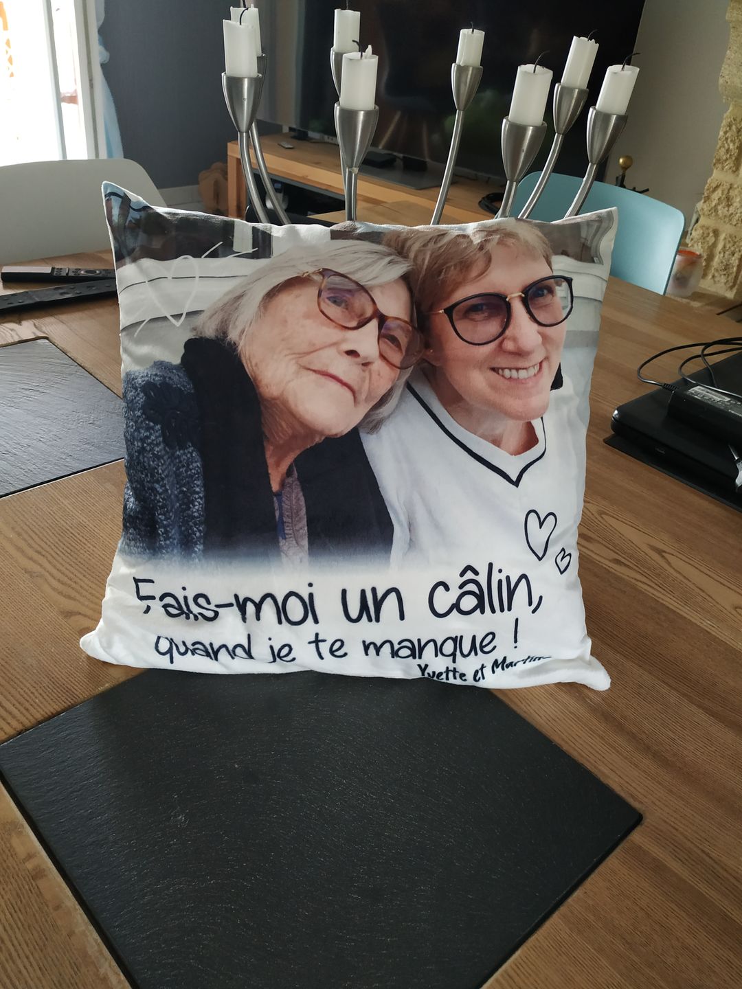 Customer photo review of Fais moi un câlin quand je te manque - Coussin personnalisé