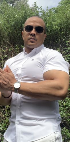 Customer photo review of Men's Muscle Fit Short Sleeve Shirt - White Element