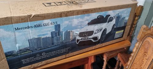 Reseña con foto de un cliente sobre Carro Elétrico para Criança MERCEDES GLC63S 4x4 12v Vermelho c/ RODAS DE BORRACHA & ASSENTO EM PELE