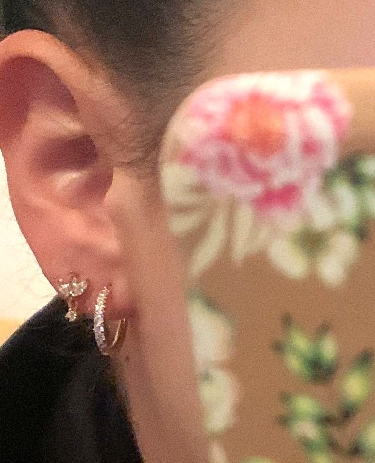 Customer photo review of Cataleya 2 Ohrstecker | 18K vergoldet