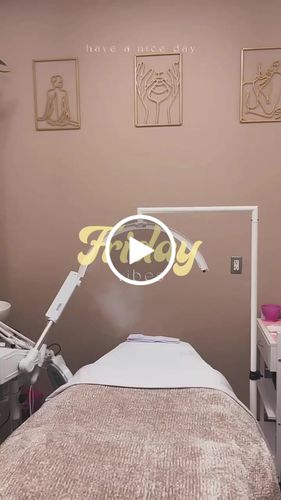 Customer video review of CosmoGlo Original Light Bundle + Phone Clip