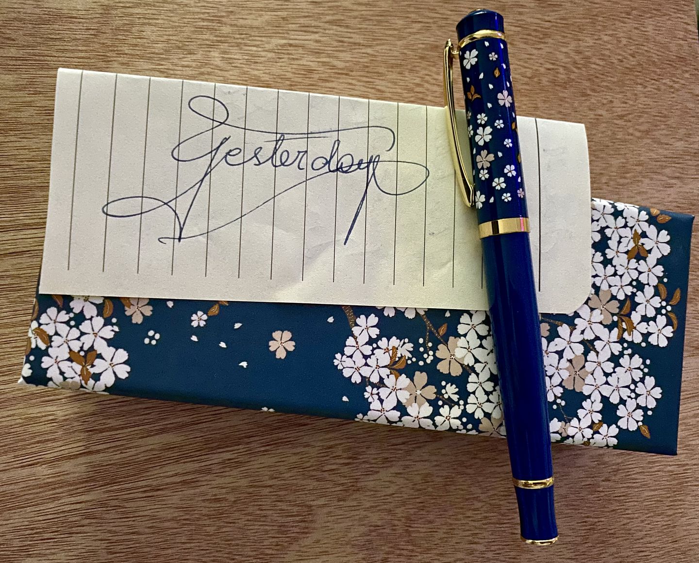 Customer photo review of Pluma Estilografica - Falling Blossoms