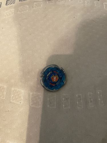 Customer photo review of Takara Tomy Storm Pegasus Beyblade BB-28 105RF Metal Fusion - With String Launcher