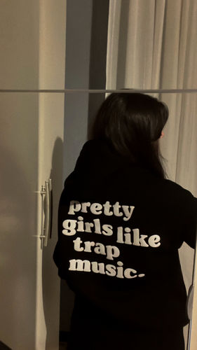 Customer photo review of Felpa Hoodie Deltanove Pretty Girls like trap music