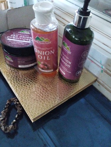Customer photo review of Onion Infused Oil - Reduces Hair Fall & Accelerates Hair Regrowth [پیاز کا تیل]